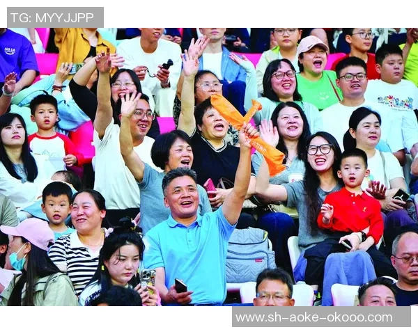香港足球明星赛在江门盛大举行球迷热情高涨共庆足球盛事